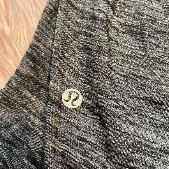 Lululemon Lighten Up Heather Black Tank with Built In Sports Bra Size 4 - Picture 3 of 5